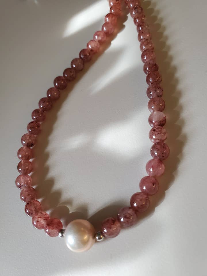 Collana di Pietre Preziose Quarzo Fragola per la vendita all'ingrosso da parte di Sassy Wahine Designs