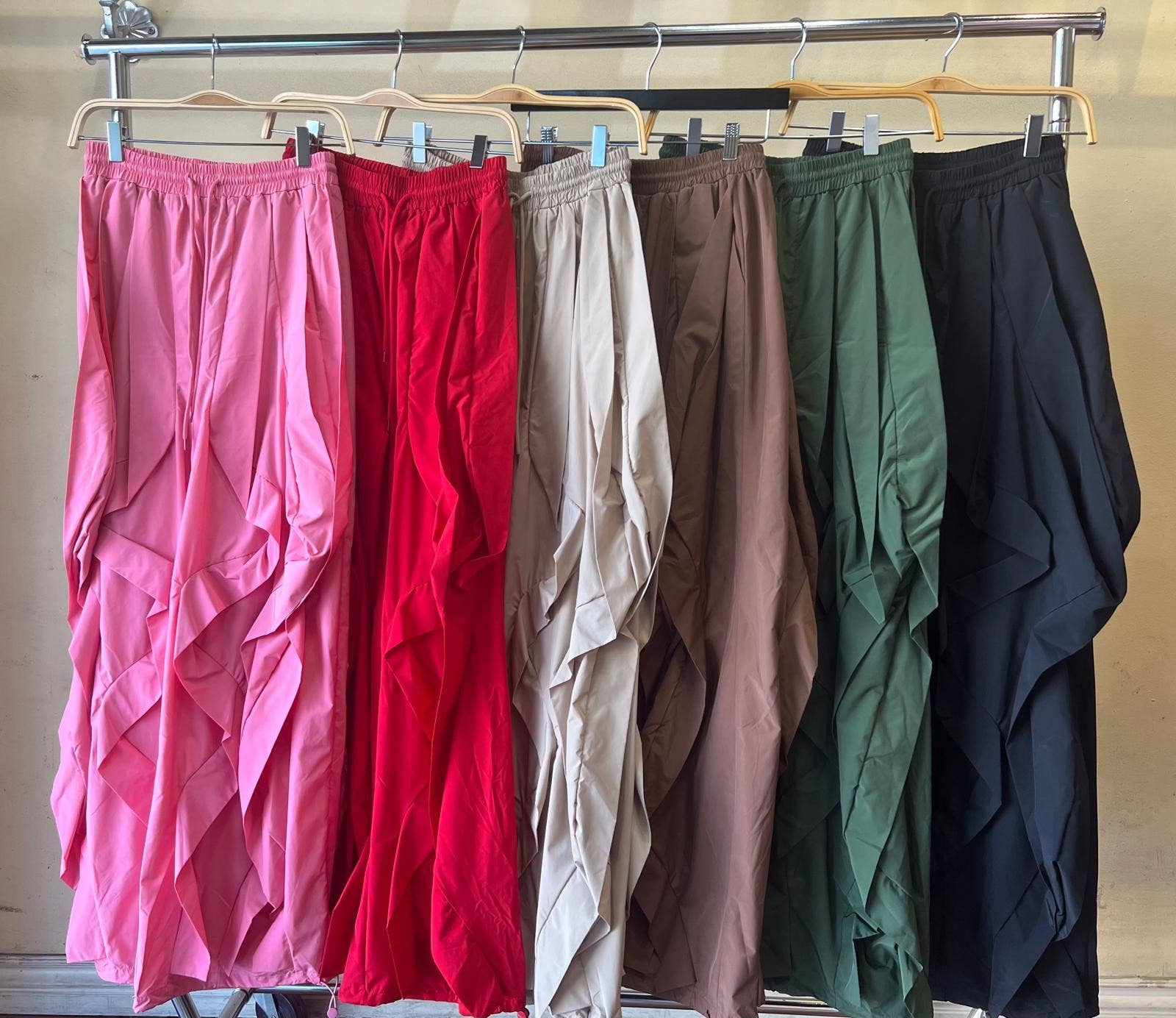 DORCAS – Großhandel Hose – Damen – Rüschendetail-Hose mit Kordelzug8