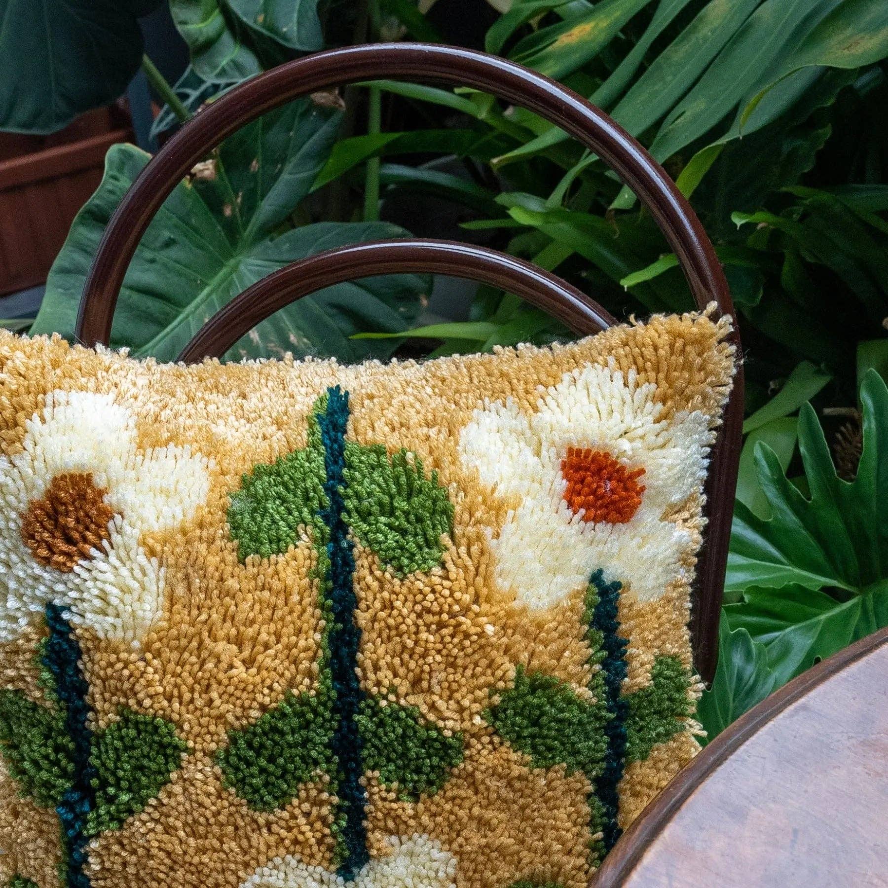 Craft Club - Wholesale DIY Craft Kit - EARTHY PICK OF THE BUNCH - Latch Hook Cushion Kit9