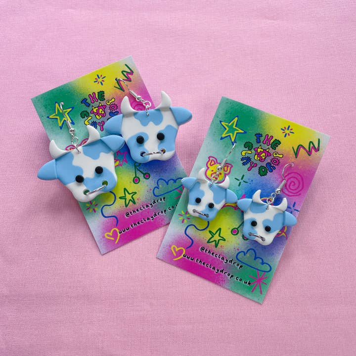 Pendientes de Arcilla Polimérica Vaca Azul y Blanca - 2 Tamaños para venta al por mayor de The Clay Drop