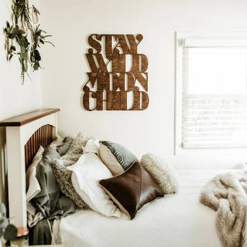 Stay Wild Moon Børne Trævægkunst for engroshandel hos Feather and Birch