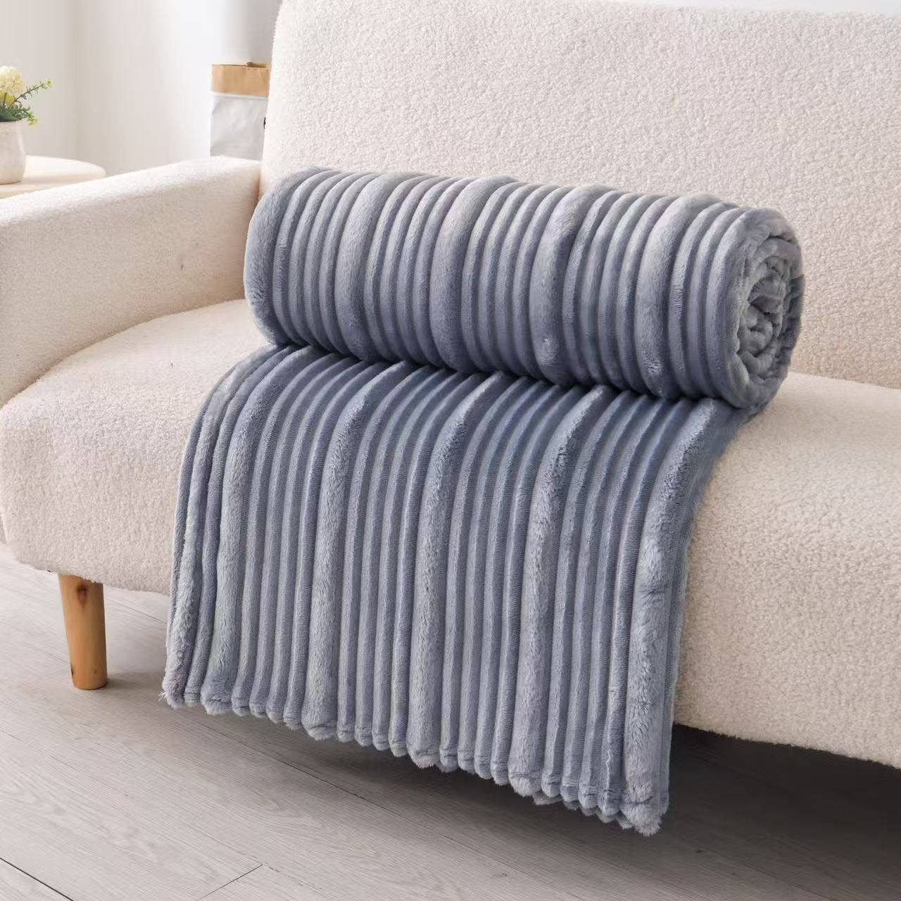 FLUFFERY - Wholesale Throw Blanket - Plush Flunnel Throw – Ultra Soft Ribbed Blanket Texture4