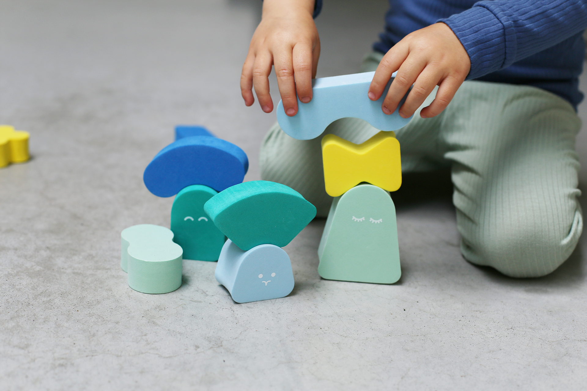 Quut Toys - Wholesale Blocks - Kids Baby - Quut Blokki - Balancing Blocks at Play5