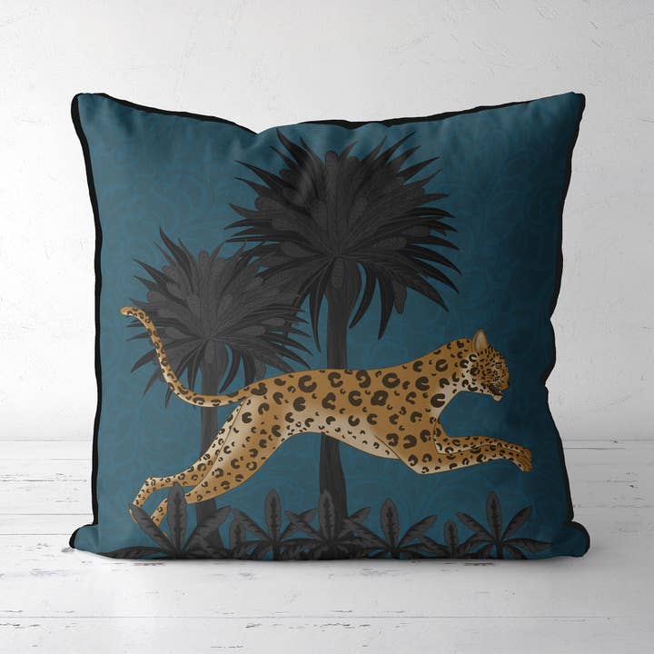 FabFunky Ltd – Engroshandel Pyntepude – Hoppende Leopard Animalia Tropisk pude eller havepude