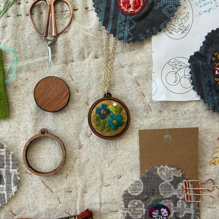 Rikrack - Wholesale DIY Craft Kit - Flowers Embroidery Necklace Kit2