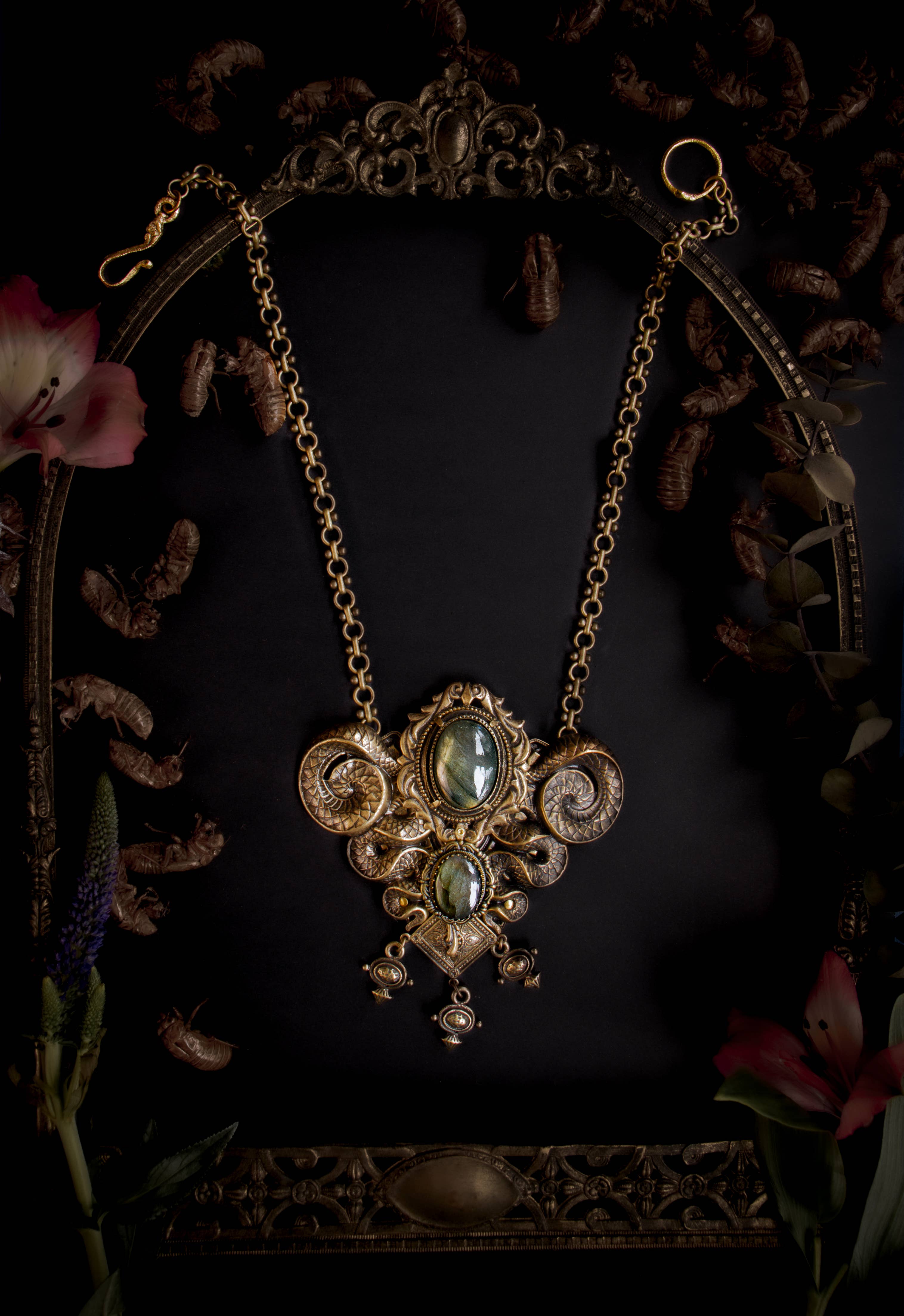 Trollbinde – Engroshandel Halskæde med store vedhæng – Slangeild: Dobbeltspiral Pladevedhæng1