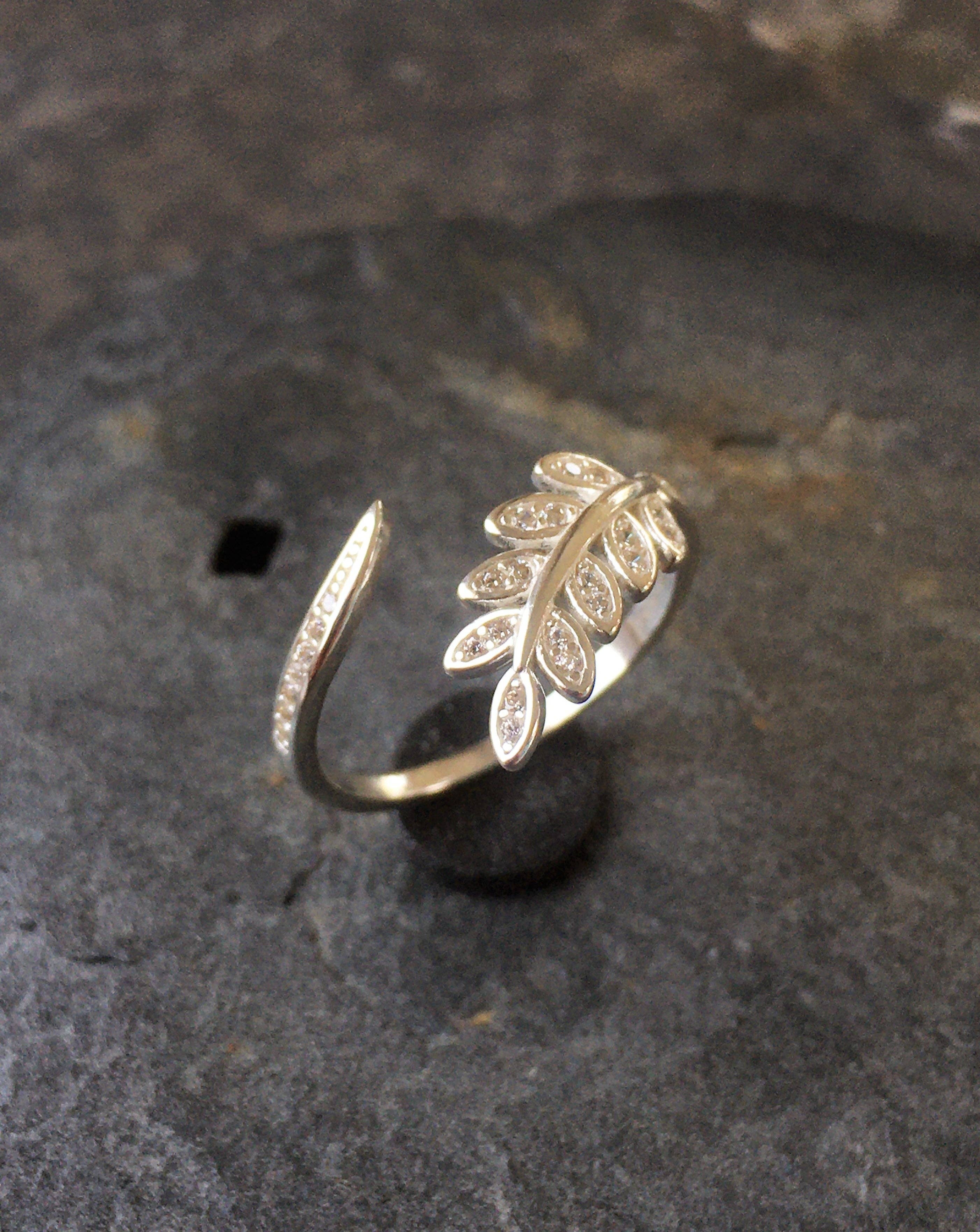 Bluelily925silver – Anel de cocktail/declaração por atacado – SR078B - ANEL FOLHA CZ TAMANHO ÚNICO1