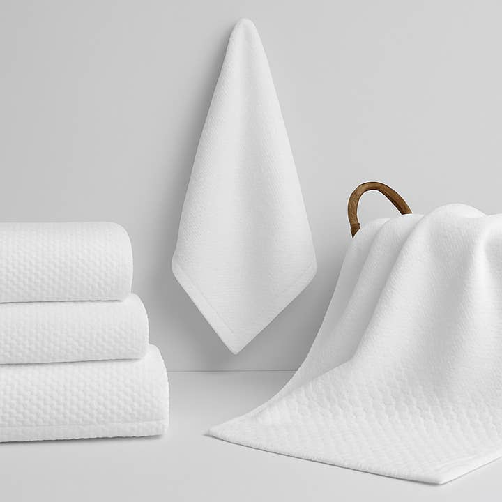 Cotton White Towels Set 2 bath 2 hand 2 wash cloths 1 glove
 and other Purchase Wholesale handtuch. Free Returns & Net 60 Terms on Faire trending on Faire.