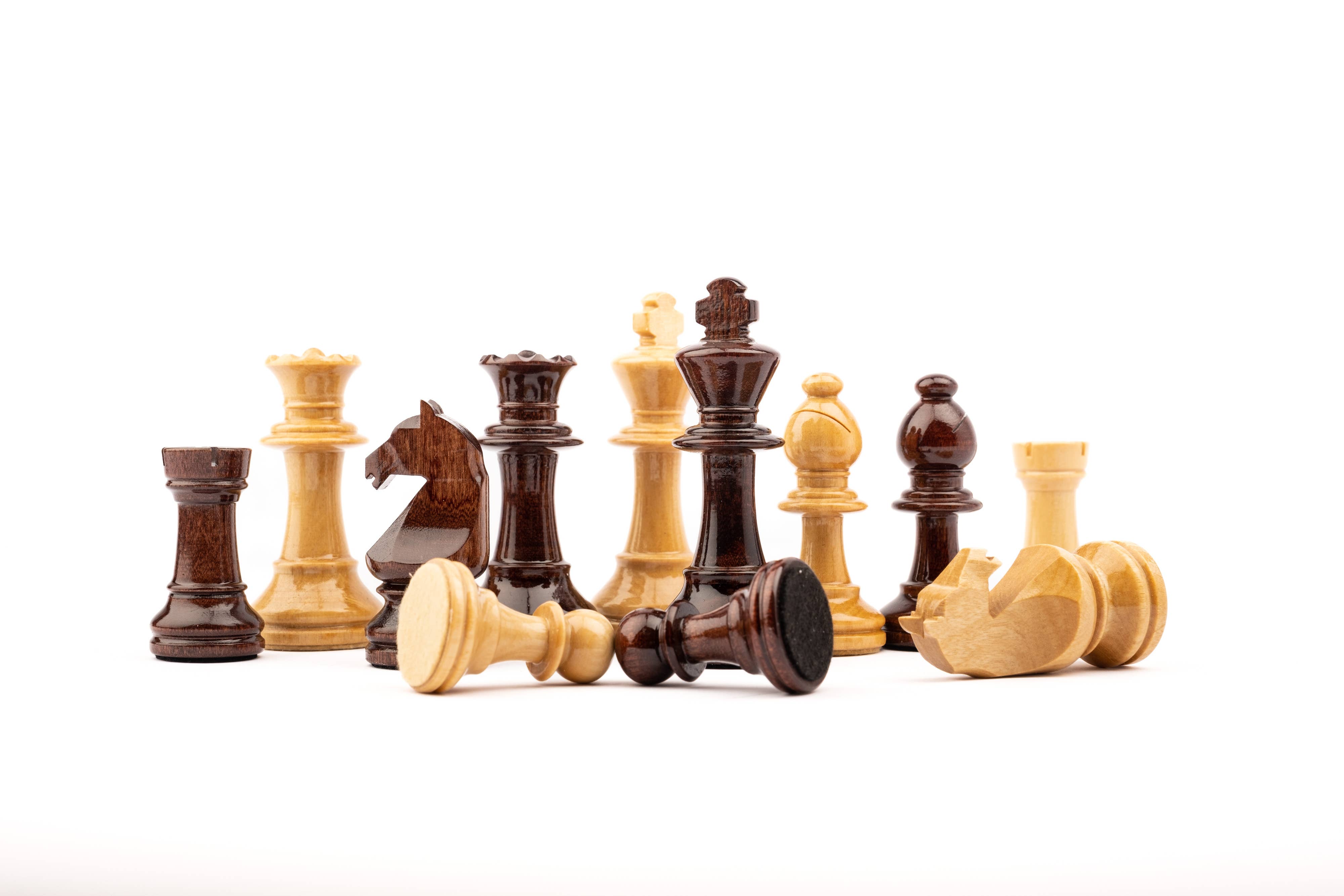 MORA CHESS – Großhandel Brettspiele – Staunton Europa Nr. 5 Schachfiguren – Mahagoni11