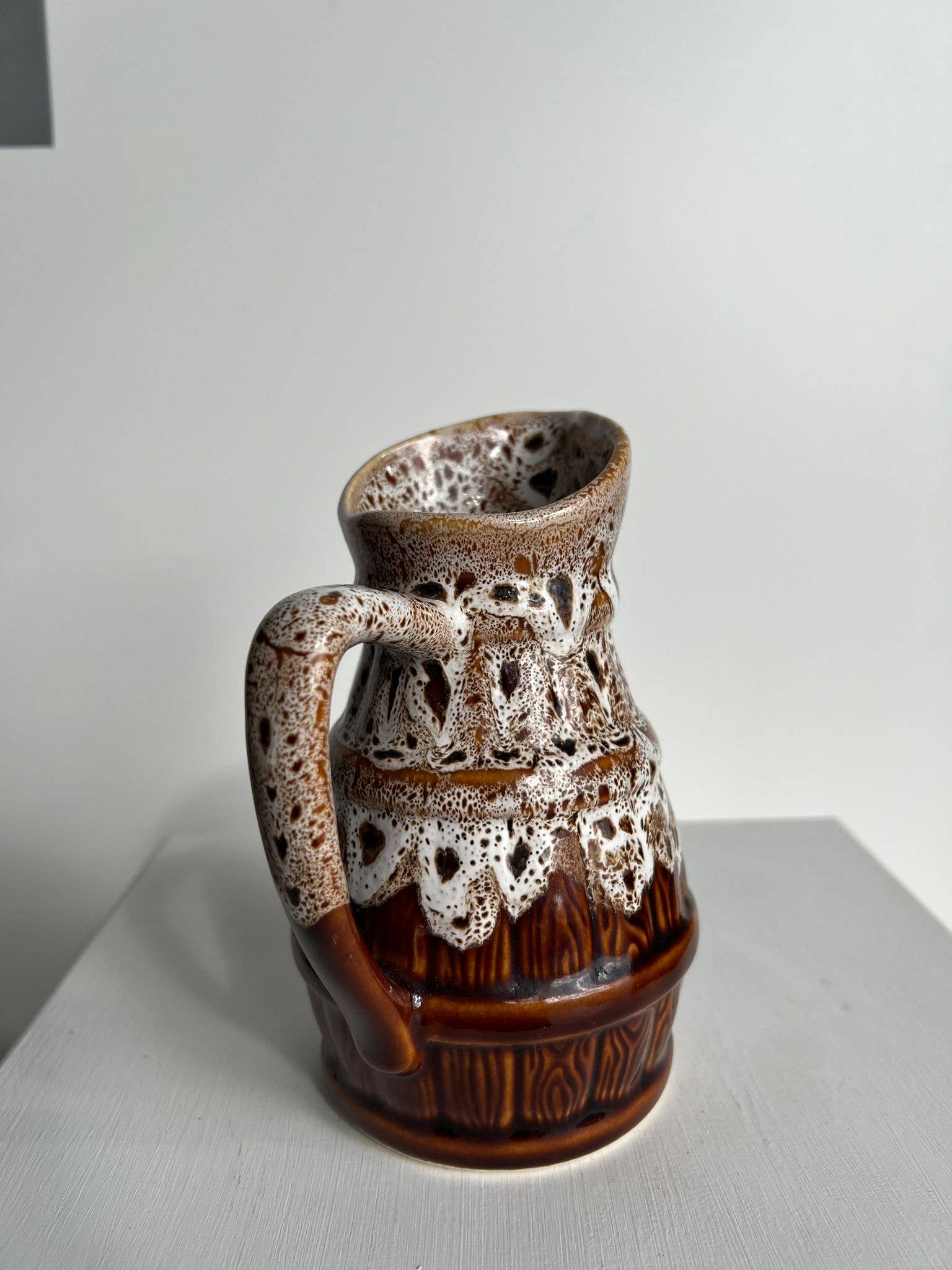 Office Objets – Objeto de mesa decorativo por atacado – Pequena jarra decorativa cerâmica vidrada com motivo de barril de cerveja20