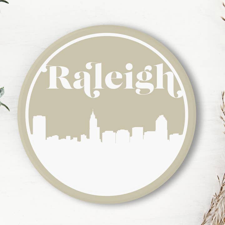 Raleigh NC retro skyline dalbana | Flera färger för wholesale av Paperfinch Design