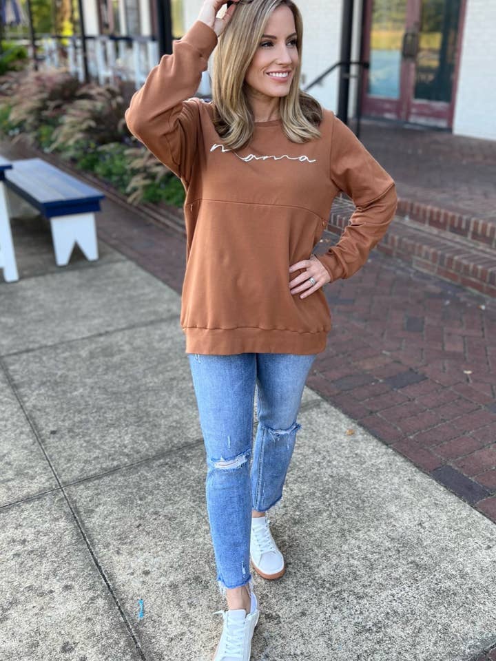 Sweatshirt d'allaitement « MAMA » - Marron camel pour la vente par Nursing Queen
