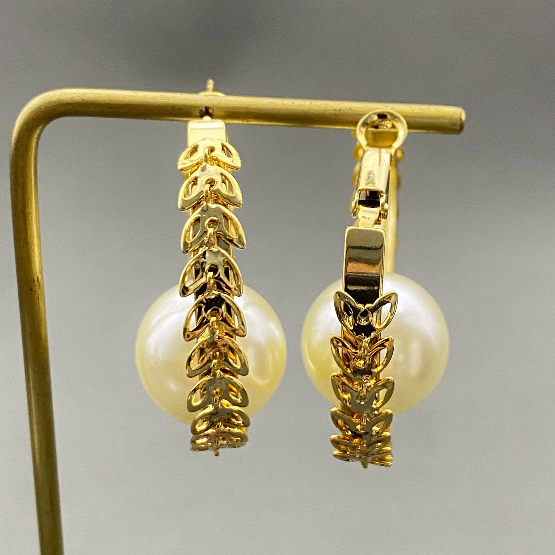 Mio Queena - Wholesale Hoop Earrings - Big Pearl 18K Gold Plated Wheat Shape Hoop Earrings2
