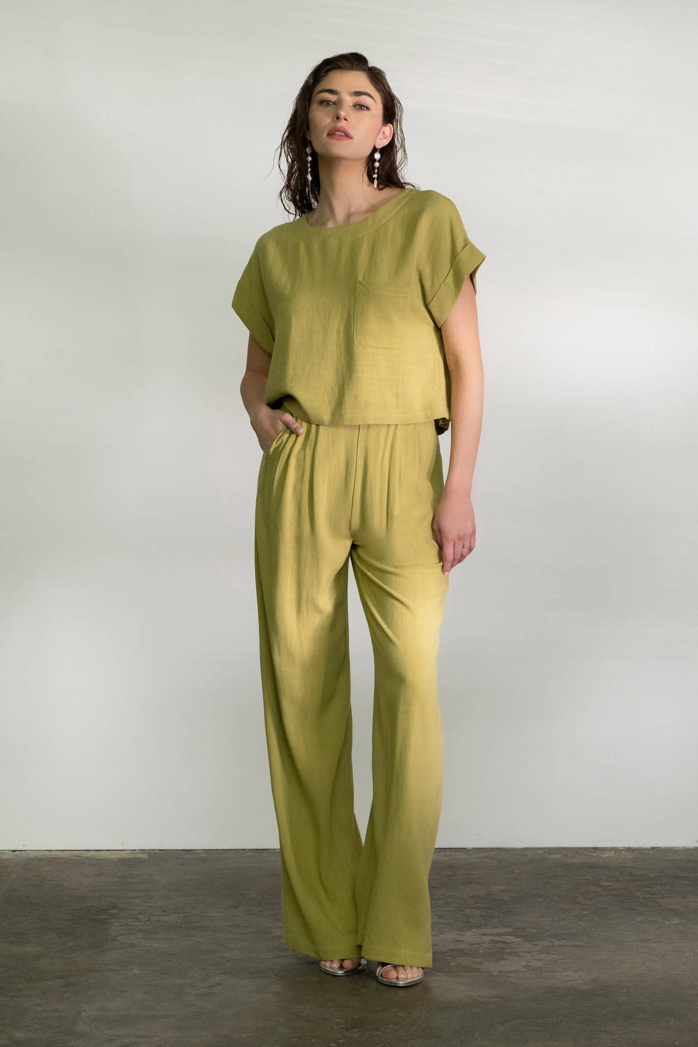 Blu Pepper - Vendita all'ingrosso Pantalone - Donna - Pantaloni a gamba ampia plissettati in lino con vita alta11