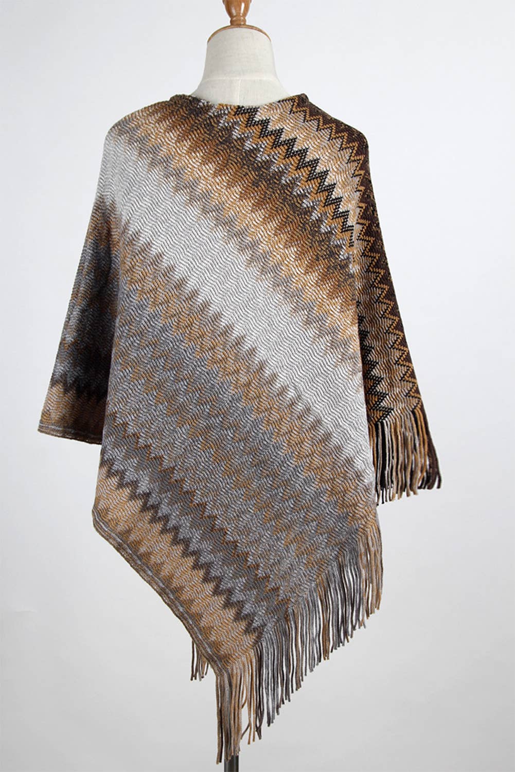 Fennco Styles – Poncho - Mulher por atacado – Camisola Poncho Zig-Zag Tricotada Pullover6