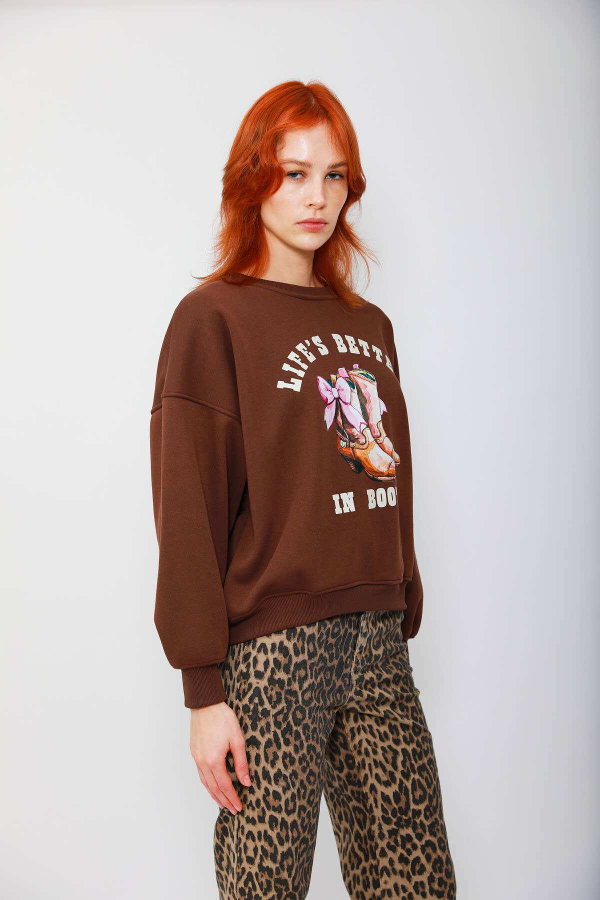 EASY MODE – wholesale Sweatshirt med tryck - Dam – Munkjacka med cowgirl-tryck - 11852