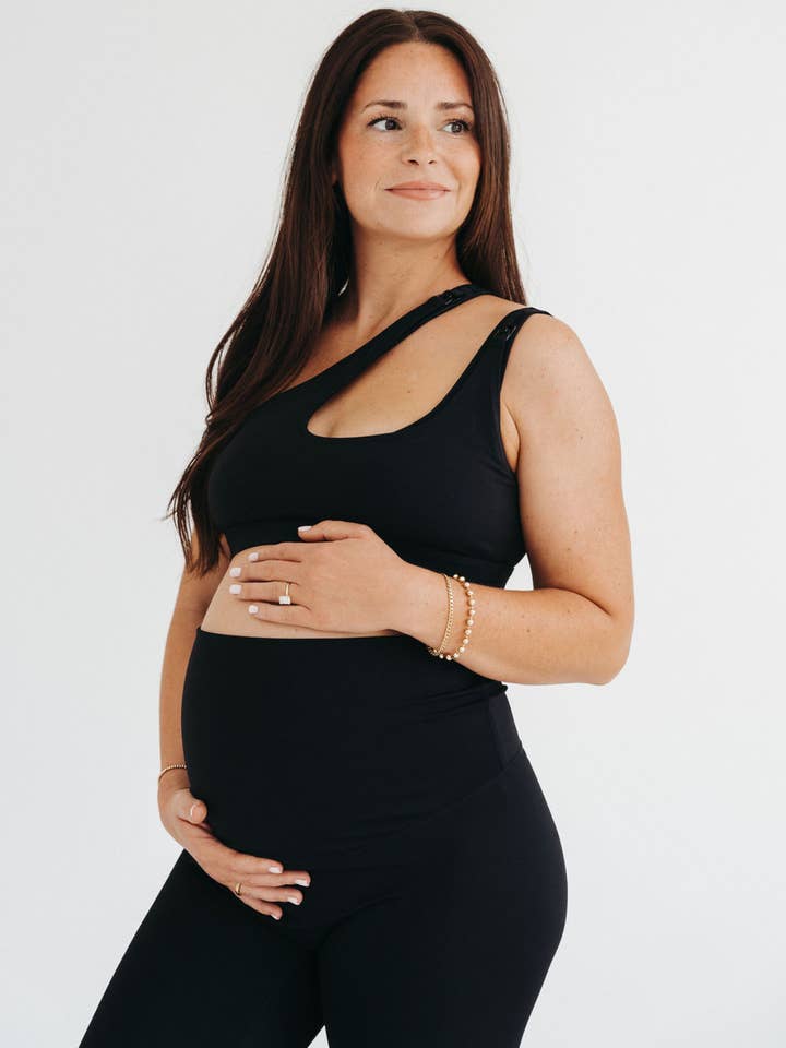 Soutien-gorge d'allaitement croisé AXK CORE - Noir pour la vente par AXK Maternity