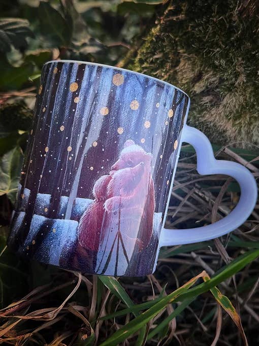 Hjertehåndteret vinterhygge kaffekrus for engroshandel hos Hannah Willow Art