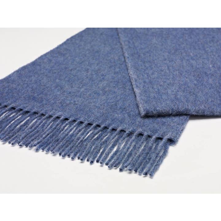 Bronte Moon – Großhandel Schal – Damen – Luxuriöser Airforce Blue Merino Lammwolle Schal1