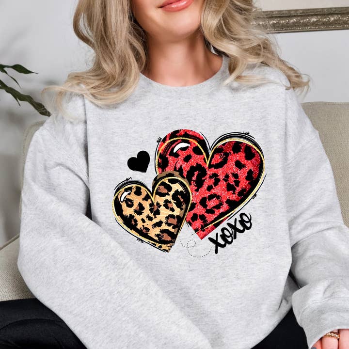 Hjerter Xoxo Valentinsdag Sweatshirt for engroshandel hos Simply Spoken Apparel