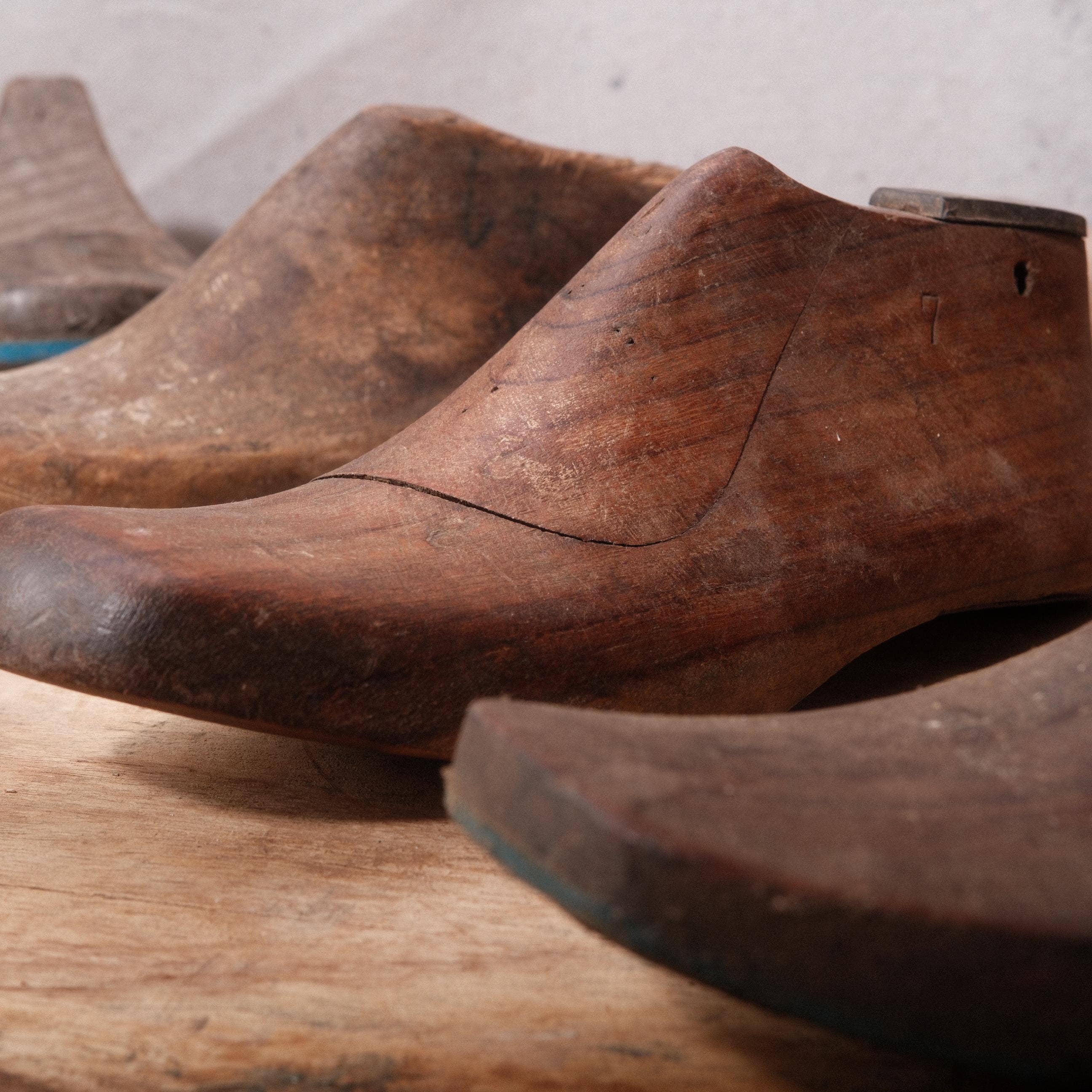Golden Oldies Antiques - Vente Décorations de table - Moules à chaussures en bois anciens (formes de cordonnier)1