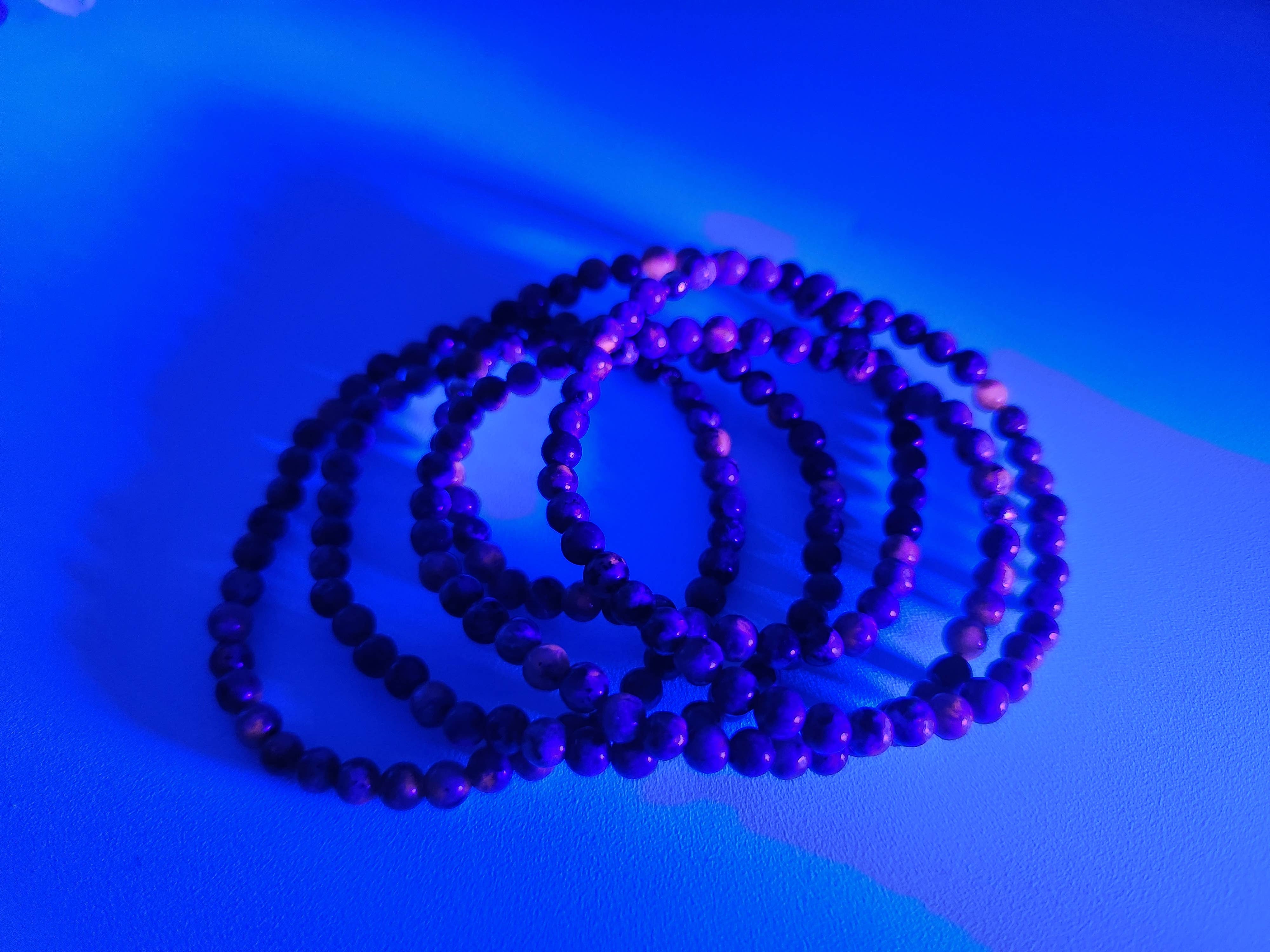 Meraki Gemstones - Wholesale Armband met kralen - Yooperlite rekbare edelsteenarmband 4 mm (UV-reactief)12