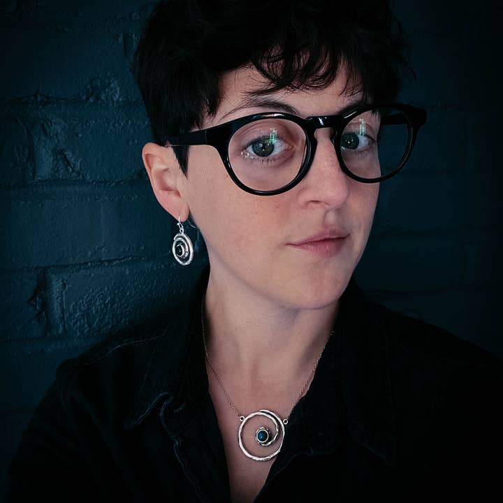 Yugen Handmade - Vente Boucles d'oreilles pendantes - Boucles d'oreilles pendantes en spirale de la voie lactée avec labradorite1