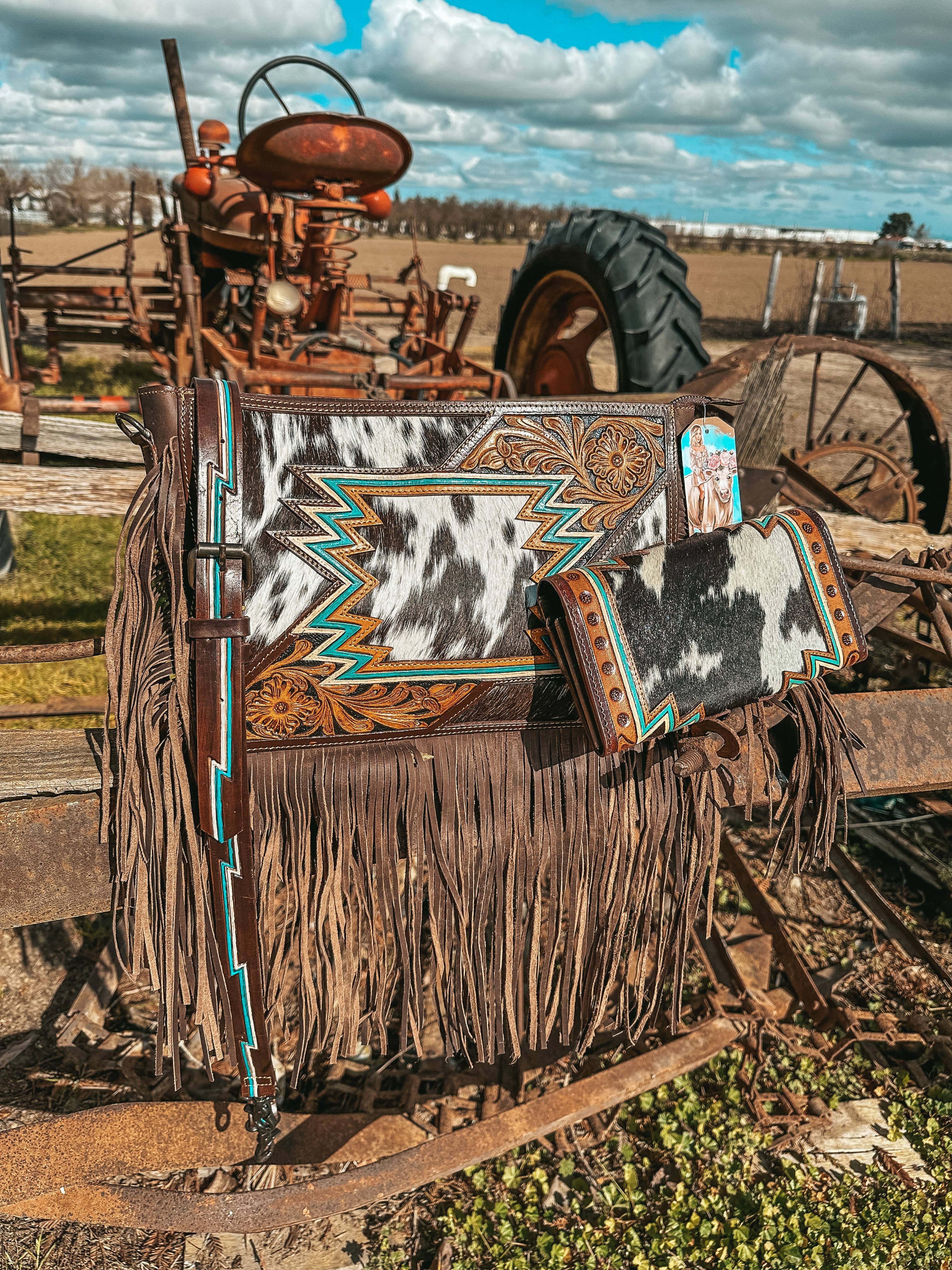 Haute Southern Hyde - Wholesale Crossbody bag – Women's - The Zigg Adjustable Cowhide Tooled Purse3