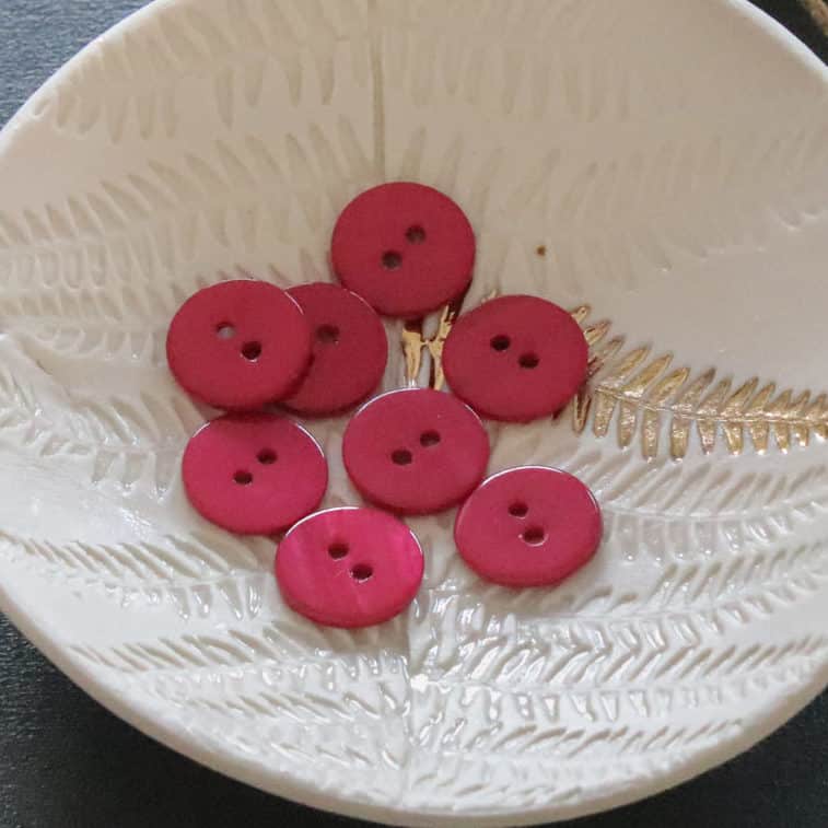 Lise Tailor - Wholesale Sewing Button/Snap - Flat mother-of-pearl buttons with 2 holes3