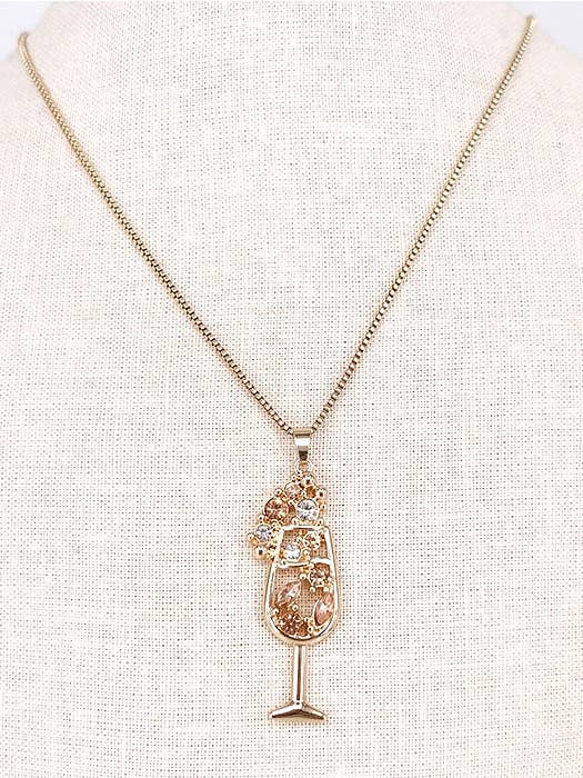 ( M029 ) COLLANA CON BICCHIERE DA VINO A TEMA CANTINA per la vendita all'ingrosso da parte di Jewelry Max
