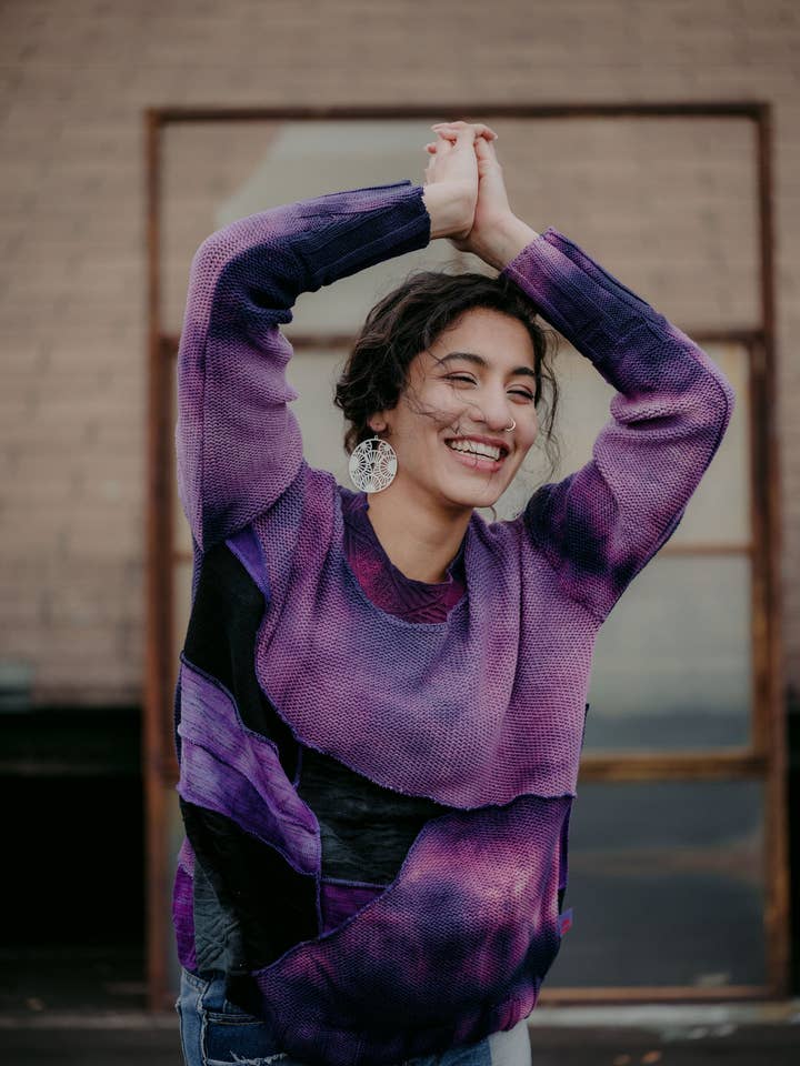 Pull Palisades en tissu Nightshade pour la vente par IWANCIW functional funware