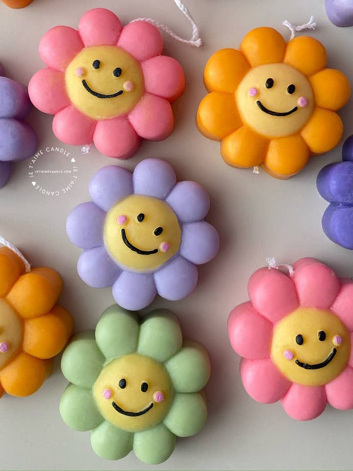 Cute Happy Daisy Flower Candle Handmade with Love Happiness for wholesale by je t'aime candle