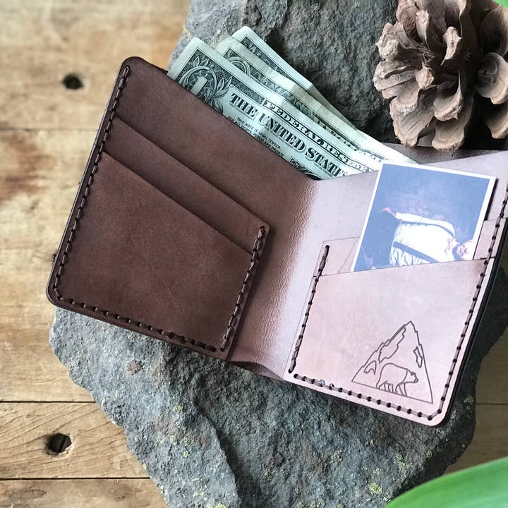 Simply Me • Gentlemen Est. 2017 LLC - Wholesale Wallet - Men's - Brown Bear Bifold Leather Wallet7