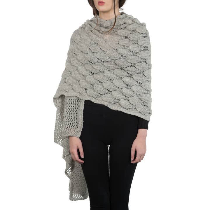 Assia di Brunetti Federica e C. s.a.s. - Vendita all'ingrosso Stola - Donna - Felicia - Coprispalle largo in misto lana con motivo traforato in kid mohair3