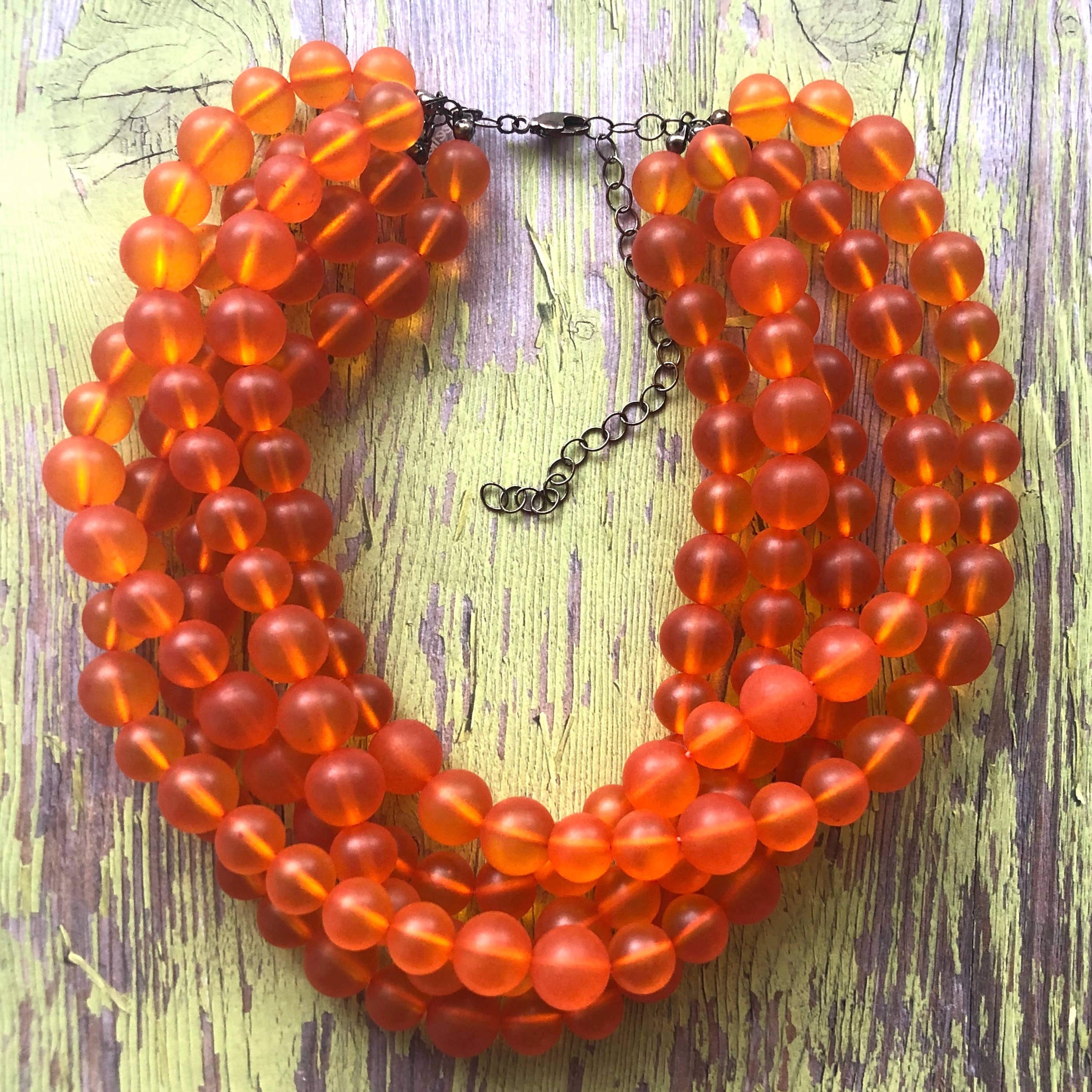 Leetie Lovendale - Vente Collier de perles - Collier Sylvie avec perles de lucite orange givré5