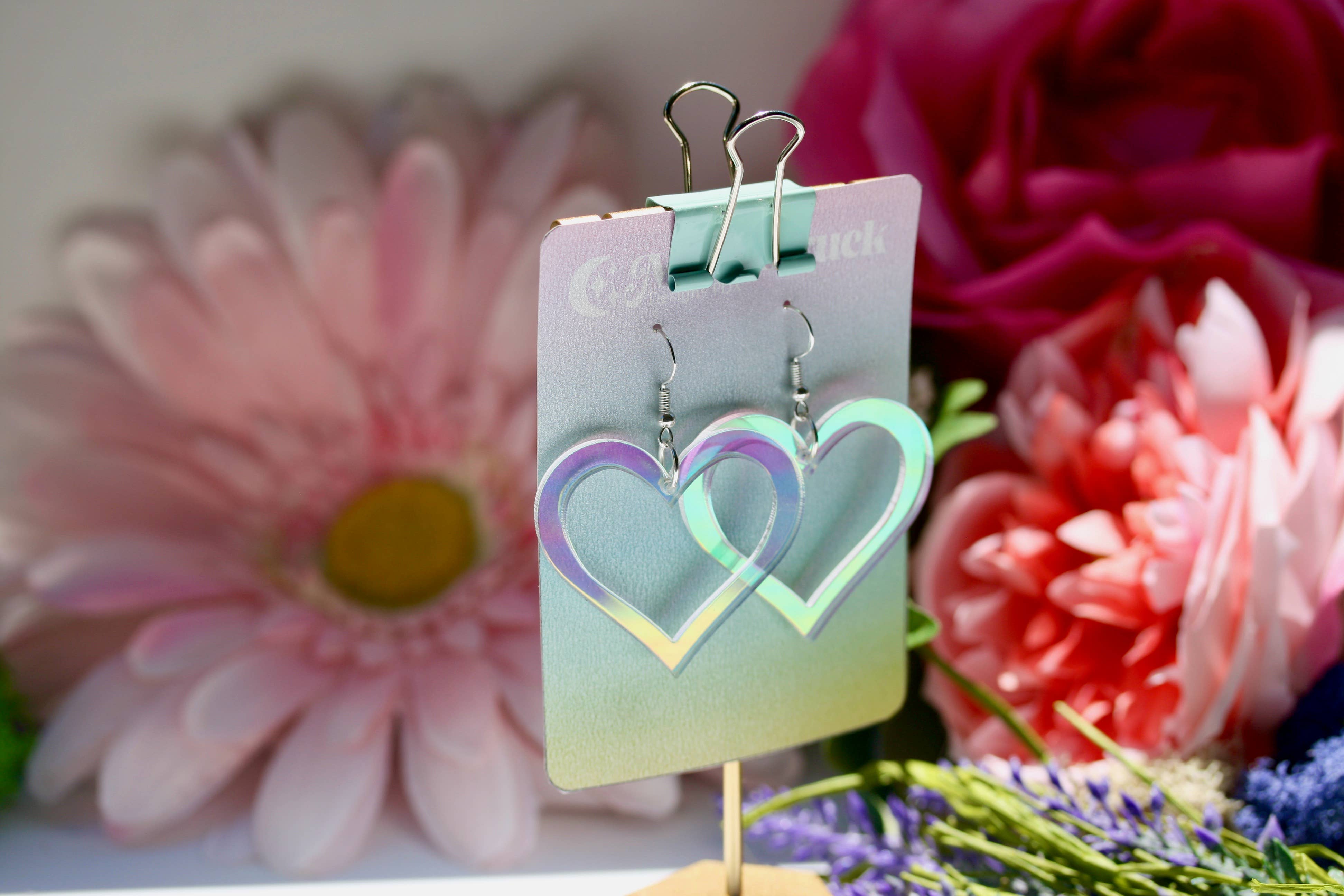 Moonstruck Designs PDX – Großhandel Ohrhänger – Ohrringe mit herzförmigem Umriss, romantischer romantischer Ausschnitt, Em5