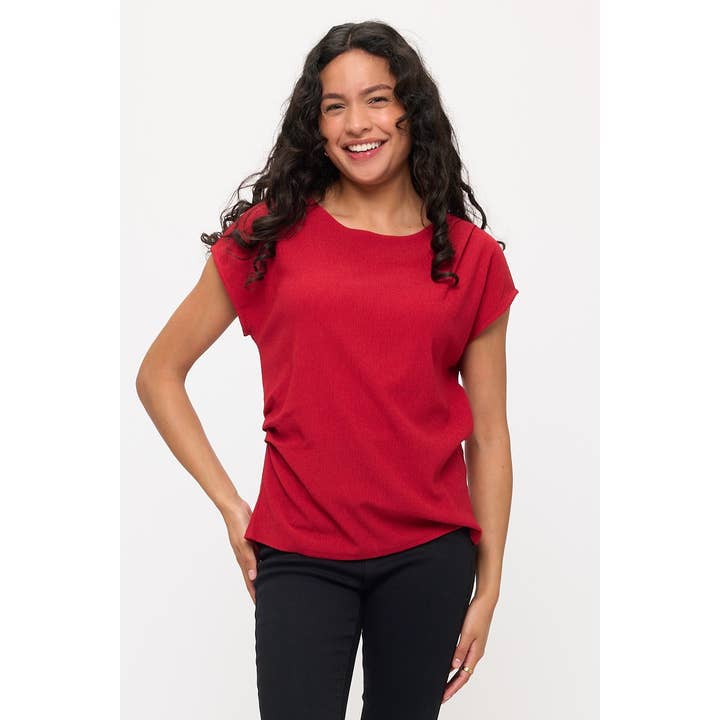 T-SHIRT DE MODE AVEC DÉTAIL PLISSÉ EN CRÊPE TEXTURÉ pour la vente par Perseption