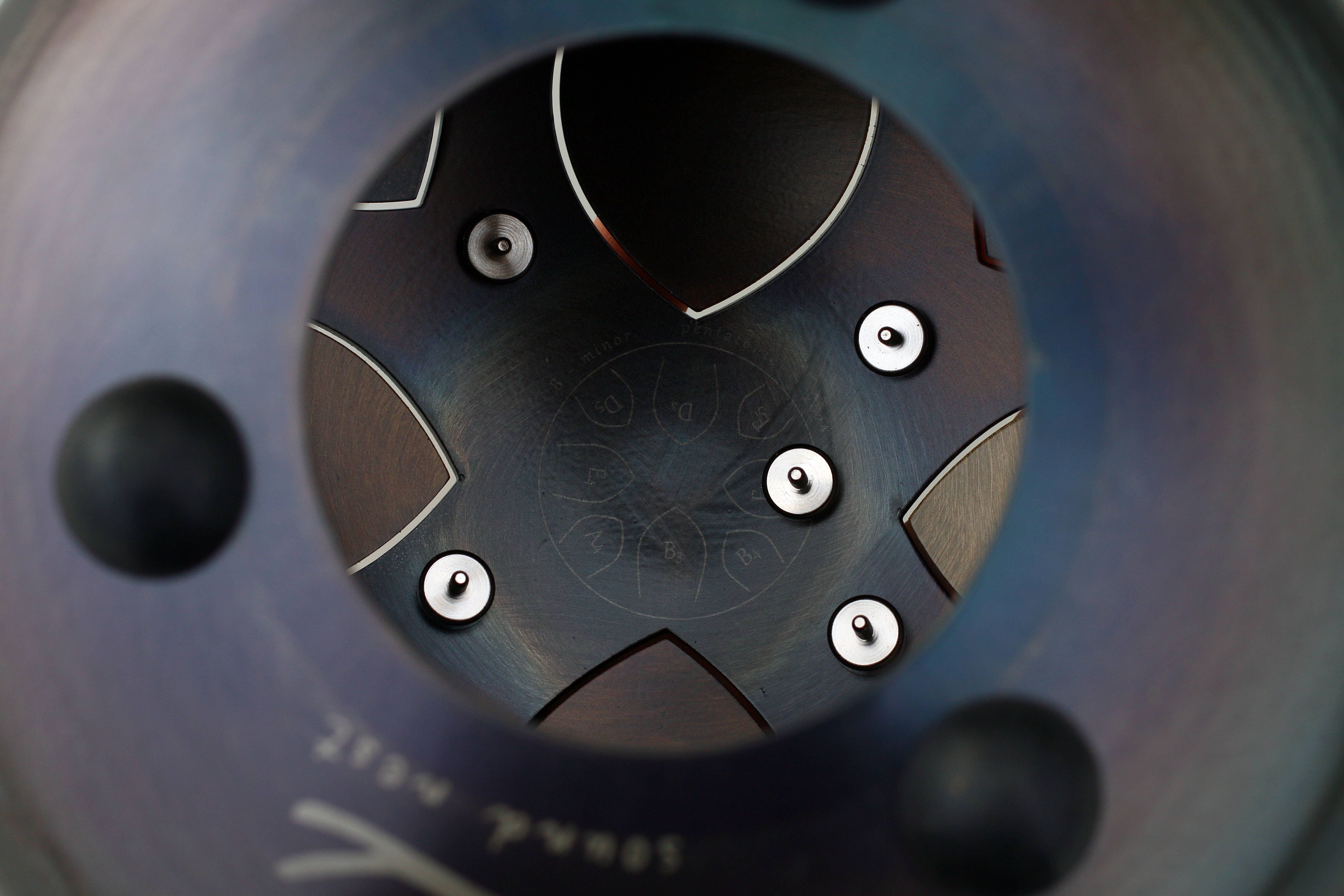 Sound Nest - Vente Instruments de musique - Tambour à main gravé 22 cm avec son profond pentatonique5