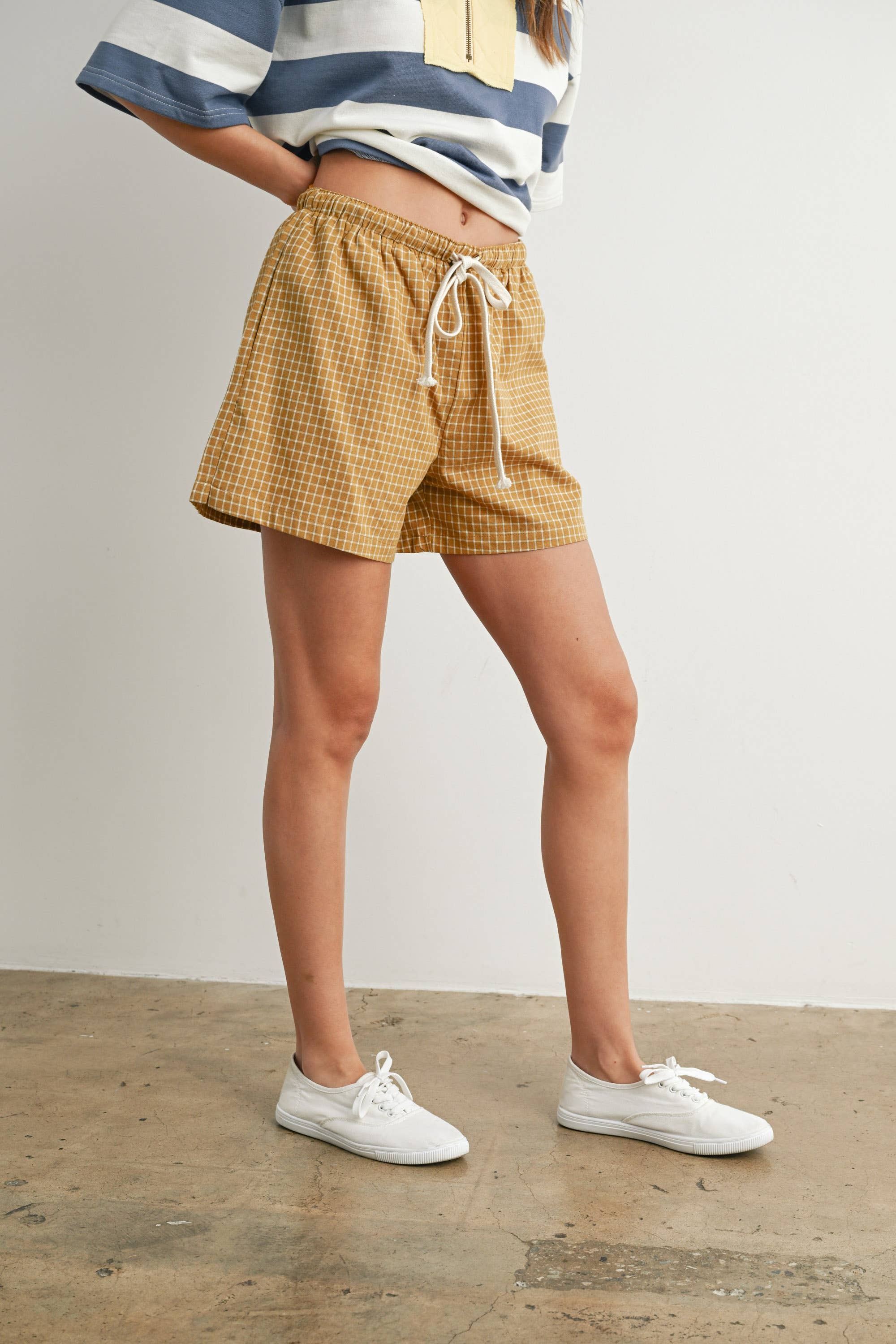 BUTTERMELON - Vendita all'ingrosso Pantaloncini - Donna - Shorts a quadretti con coulisse elastica - BMP745037