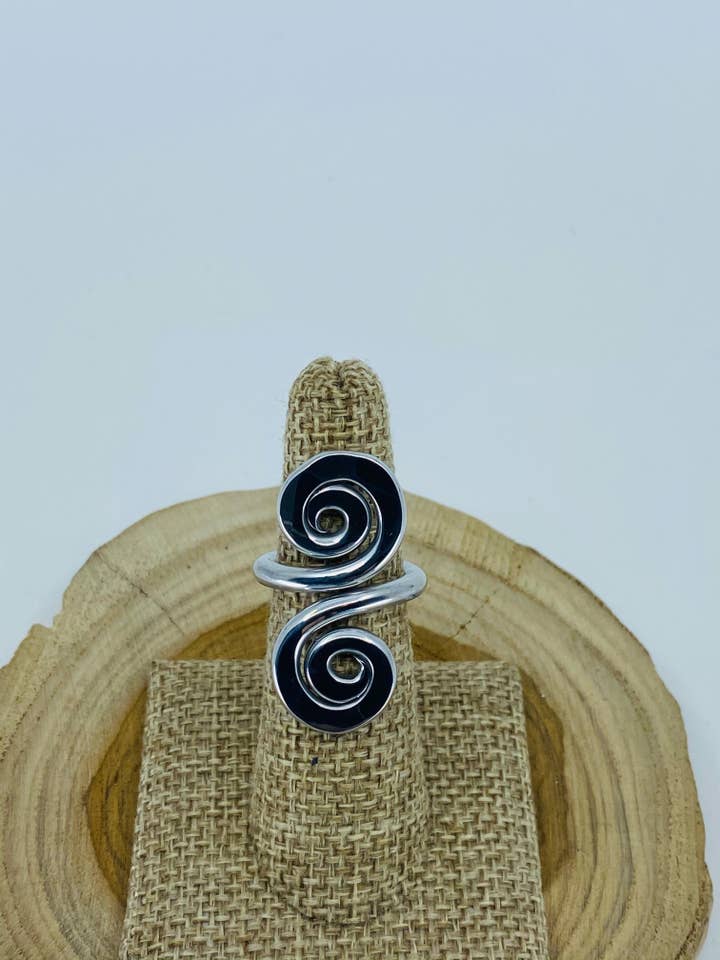Bague Énoncé de Taille Cercle S pour la vente par The Artist Jay