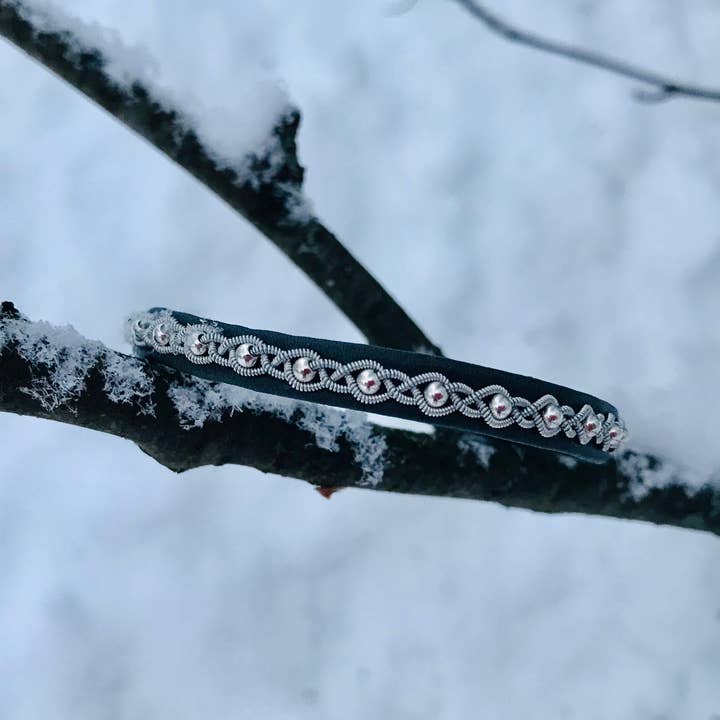 Jojk – wholesale Manschettarmband – Smalt Sami Lappland Tennarmband Med Silverpärlor #27