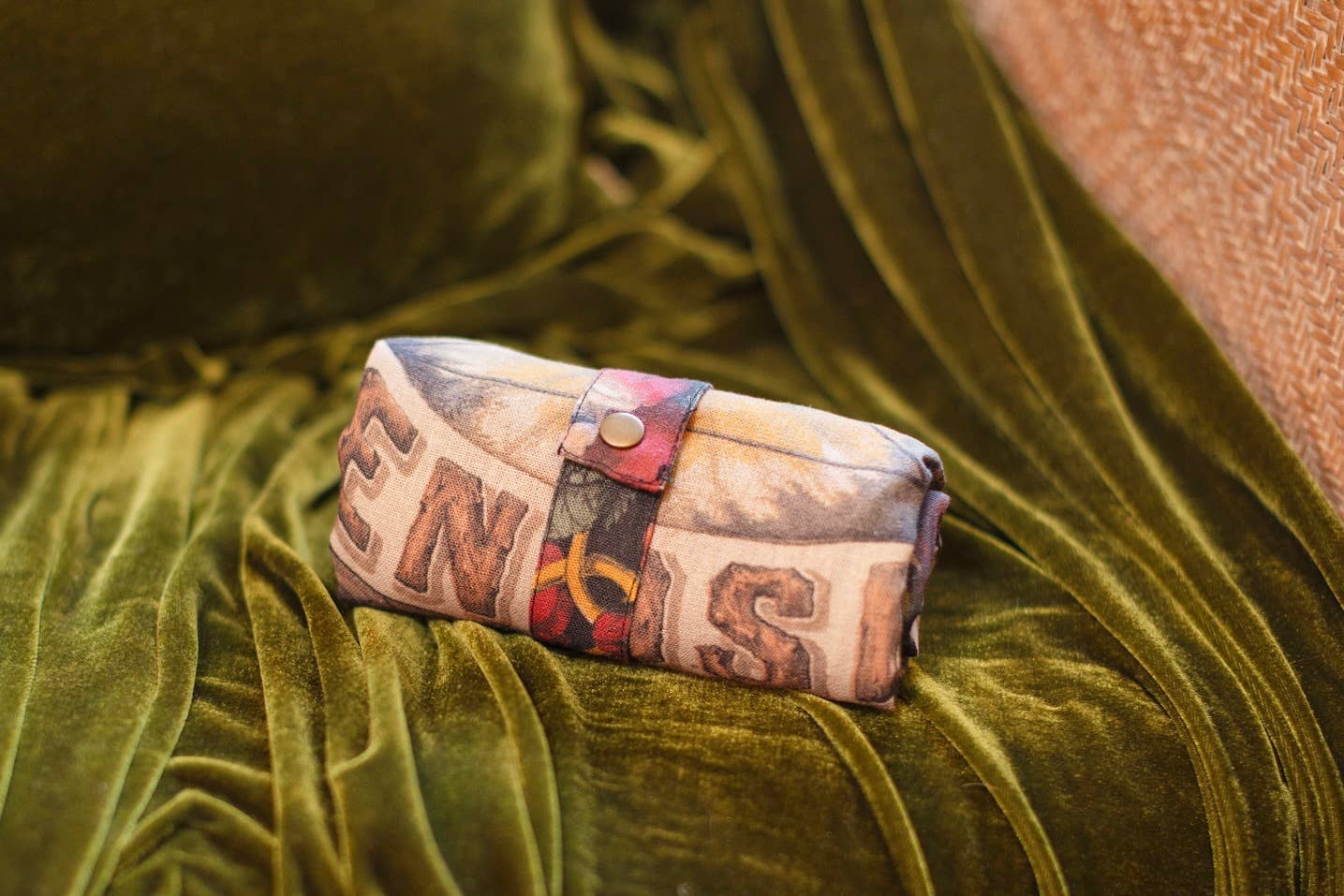 Market of Stars (Worldwide) – wholesale Tote bag – Women's – Friendship Love & Truth Linen Tote Bag w Vintage Heart Print5