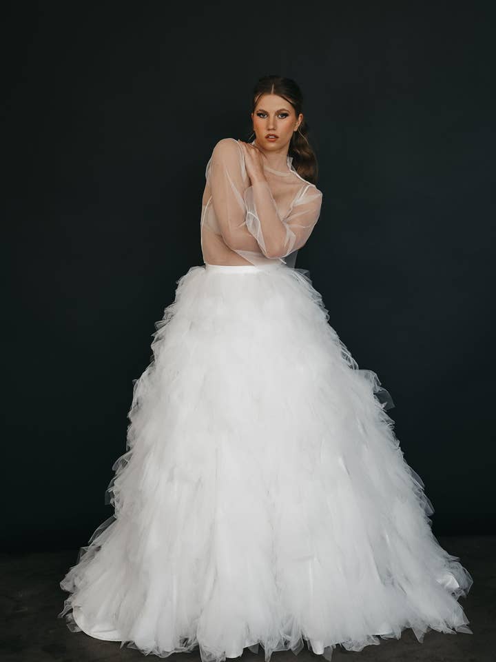 Sobrefalda Parker para venta al por mayor de Heirloom Bridal Company