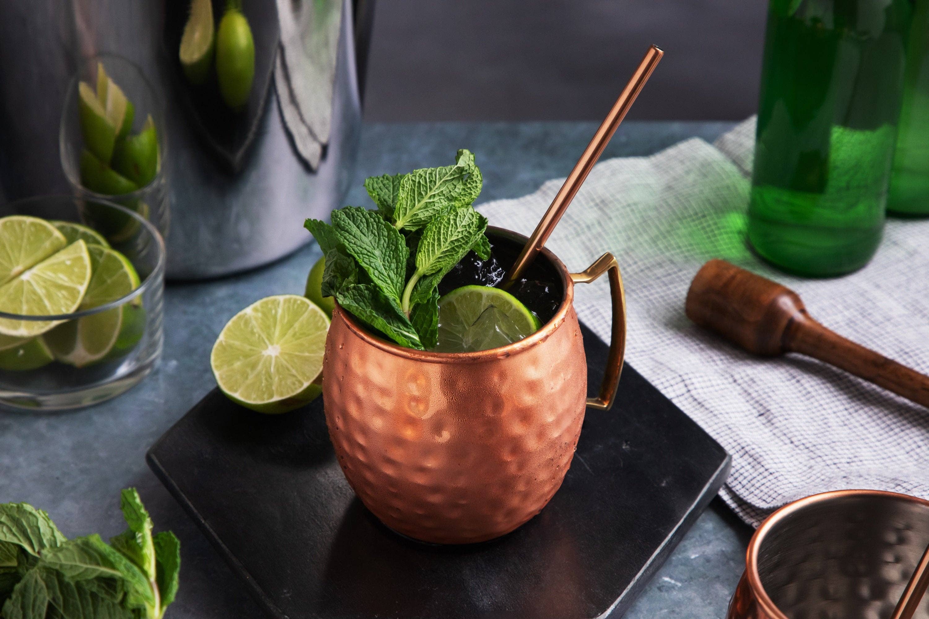 Sol Living - Wholesale Cocktail/Liquor Glass - Moscow Mule Mugs - 4 Pack - Siver/Copper (4 Cups + 4 Straws)10