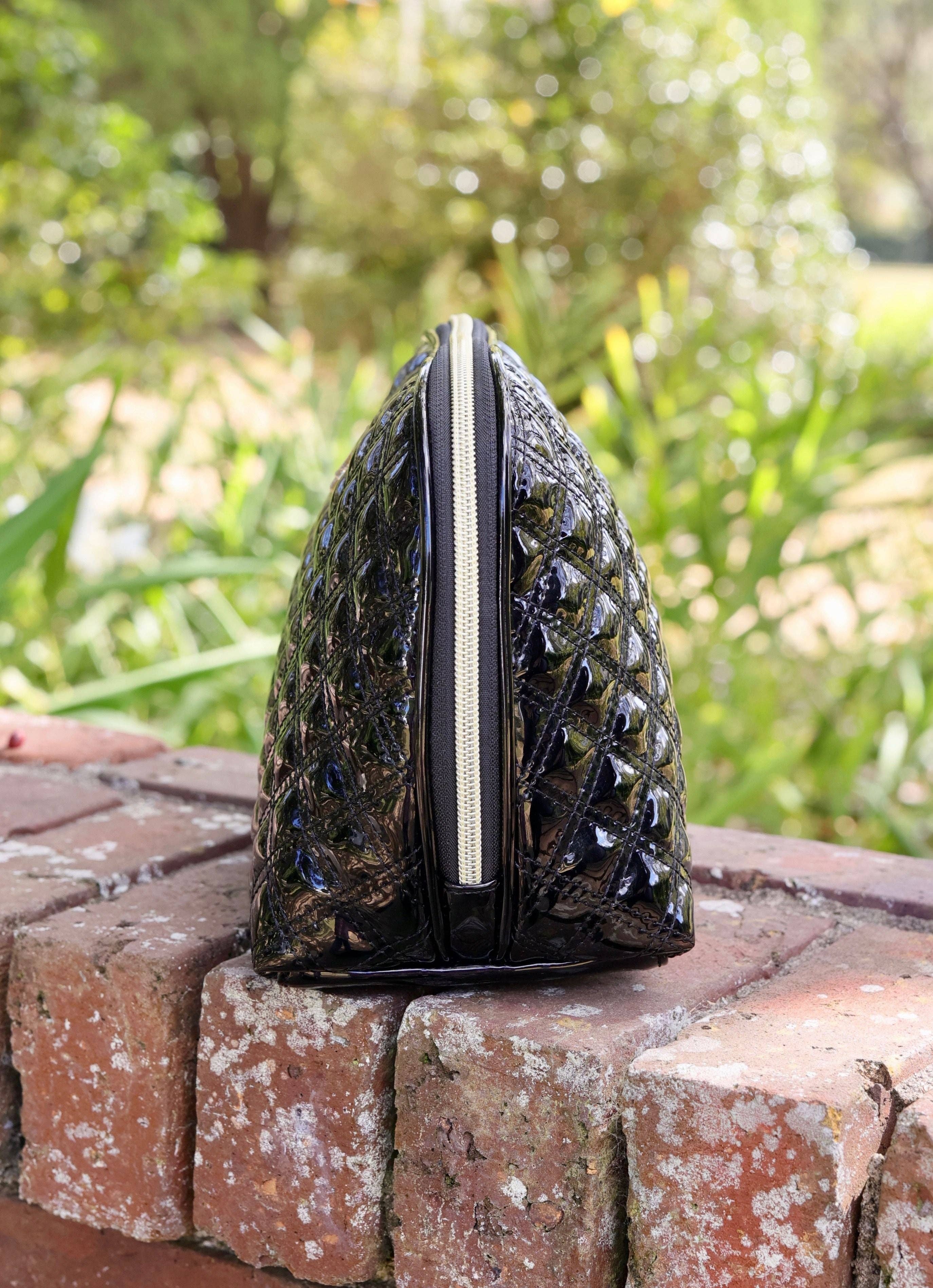 Caroline Hill - Vente Trousses de maquillage/cosmétique - Grande pochette Capri noire vernie SQ4