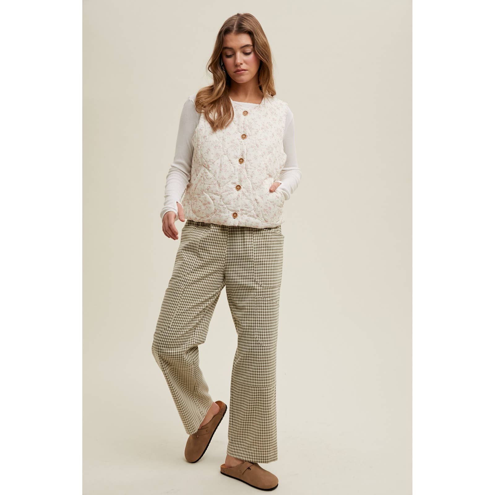 CREME/ROSE Floral quiltet vest med knapper / WL25-10764 for engroshandel på Faire1