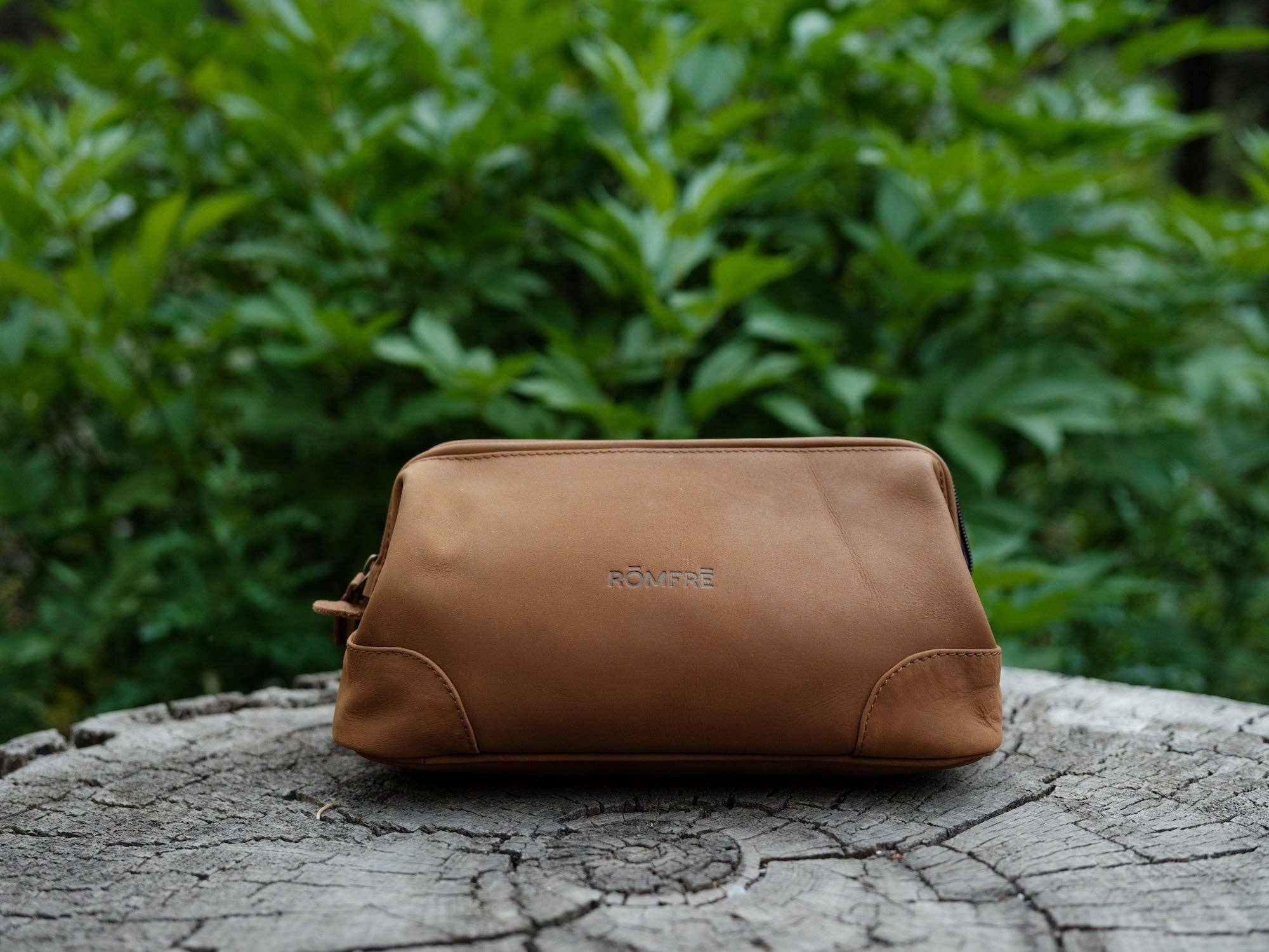 Rōmfrē Travel Co. – wholesale Necessär - Unisex – Bred Mun Dopp4