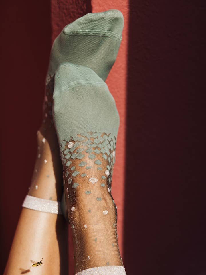 Nakameguro Champagne • Calzini trasparenti plumetis per la vendita all'ingrosso da parte di Atelier St Eustache