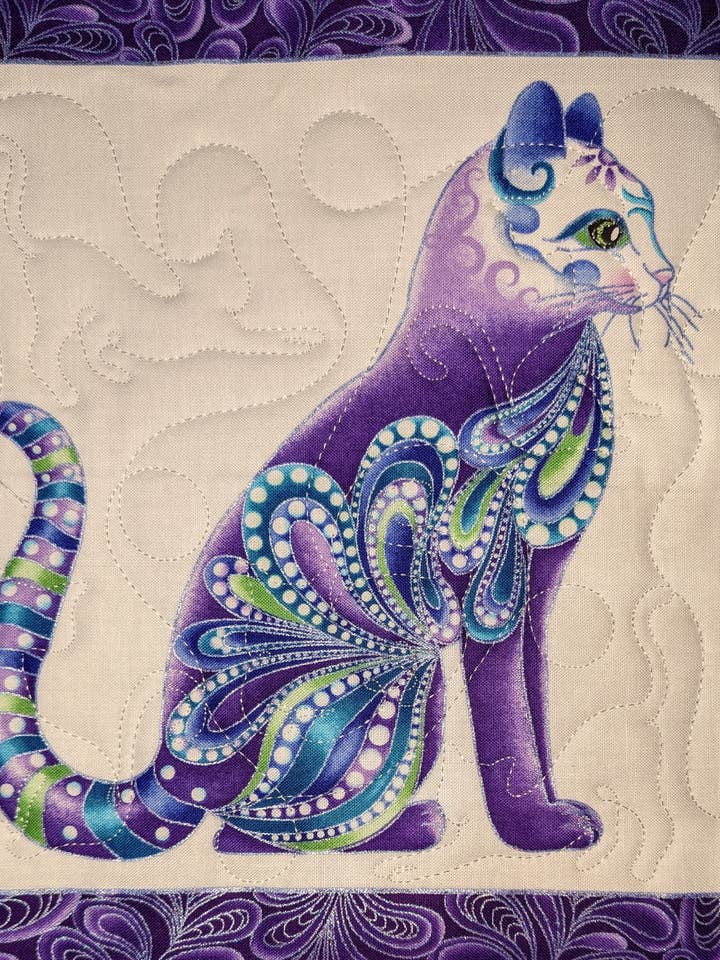 Chats colorés sur maniques blanches pour la vente par Red Mitten