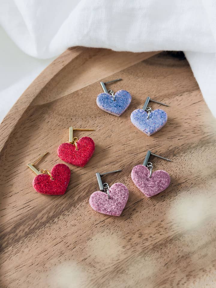 Notes d'amour Col ✦ Boucles d'oreilles cœur scintillant pour la vente par KLAEI DESIGN STUDIO